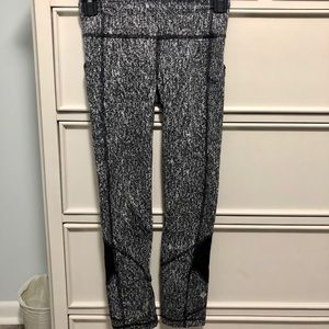 Lululemon Black & White Speckled Pace Rival Crop